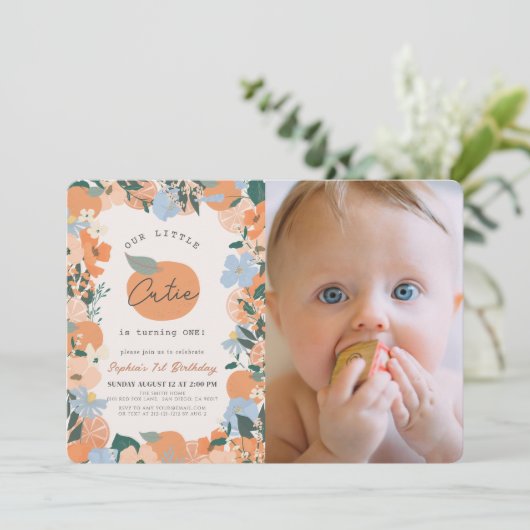 Little Cutie Sinaasappel Bloemen 1e Verjaardag Fot Kaart (Staand voorkant)