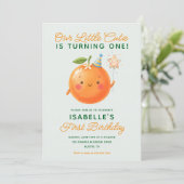 Little Cutie Turning One 1st Birthday Invitation Kaart (Staand voorkant)