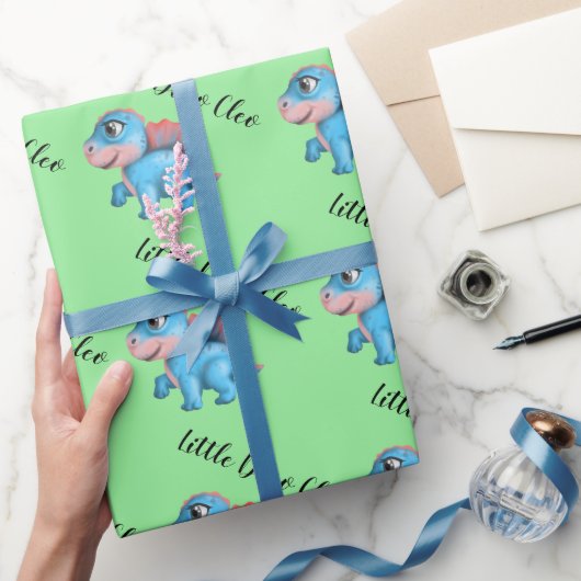 Little Dino on the Way Baby shower Wrapping Paper Cadeaupapier (Geschenken)