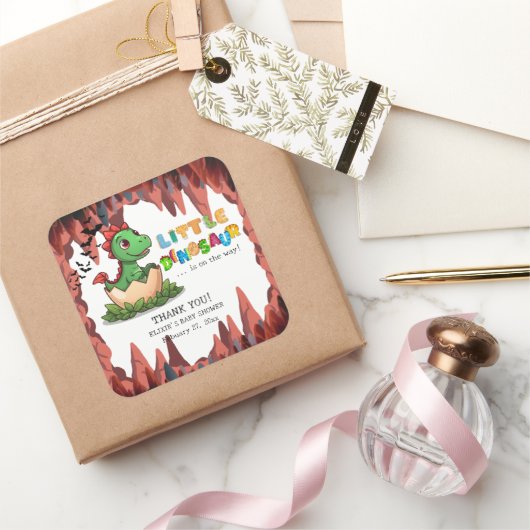 Little Dinosaur Is on the Way Vierkante Sticker (Geschenken)