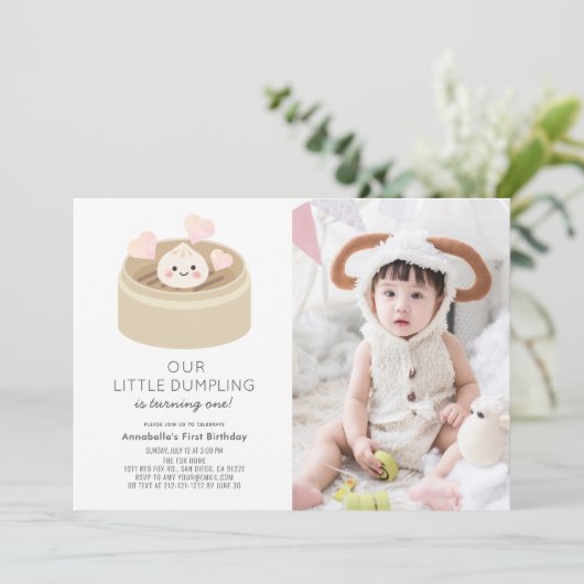 Little Dumpling Gender-neutrally 1st Birthday Foto Kaart (Staand voorkant)