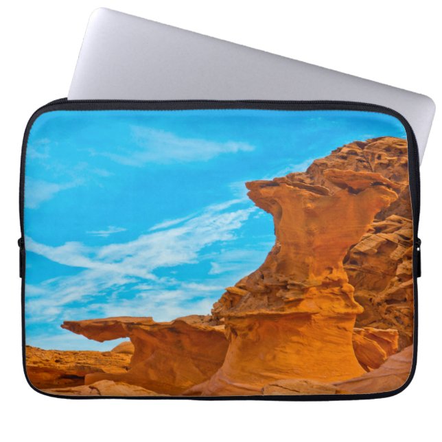 Little Finland Red Rock-sculpturen Laptop Sleeve (Voorkant)