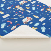 Little Girl Doctor Medical Pattern met Name, Blue Sherpa Deken (3/4)