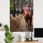 Little Girl Horseback Riding Poster (Thuiskantoor)
