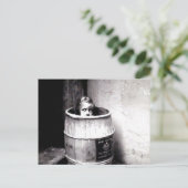 Little Girl in Barrel Briefkaart (Staand voorkant)