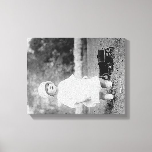 Little Girl met Speelgoed Wagon Foto Canvas Afdruk (Voorkant)