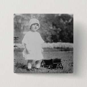 Little Girl met Speelgoed Wagon Vierkante Button 5,1 Cm