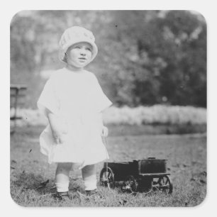 Little Girl met Speelgoed Wagon Vierkante Sticker