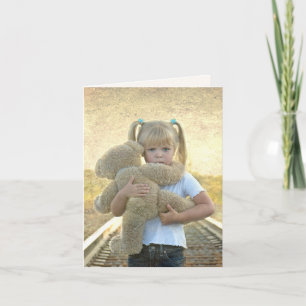 Little Girl met Teddy Bear op Railroad Track Kaart