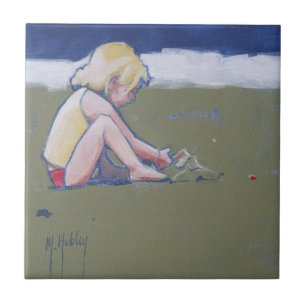 Little Girl op Beach Spelling in Sand Tegeltje