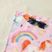 Little Girl Pink Unicorn Pattern met voornaam Strandlaken (In situ)