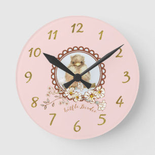 Little Girl's Room Baby Robin met Field Flowers Ronde Klok