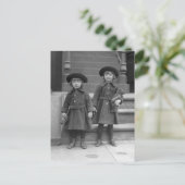 Little Girls with Teddy Bears, 1921 Briefkaart (Staand voorkant)
