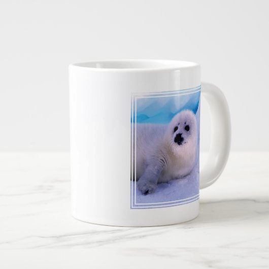 Little Harp Seal Pup bekleed in Snowflakes Grote Koffiekop (Voorkant rechts)