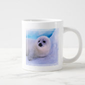 Little Harp Seal Pup bekleed in Snowflakes Grote Koffiekop (Rechts)