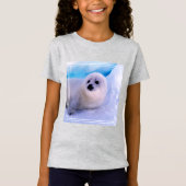 Little Harp Seal Pup bekleed in Snowflakes T-shirt (Voorkant)