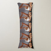 Little Harpist Guinea Pig – Whimsical Elegant Body Lichaamskussen (Voorkant Verticaal)