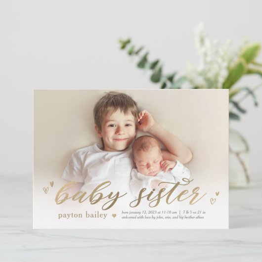 Little Hearts Baby Zuster Geboorteaankondiging Feestdagenkaart (Staand voorkant)