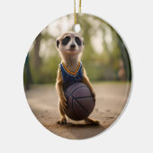 Little Hoop Star: Baby Meerkat Holding Basketball Keramisch Ornament (Links)