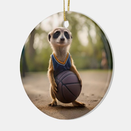 Little Hoop Star: Baby Meerkat Holding Basketball Keramisch Ornament (Links)