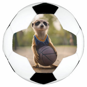 Little Hoop Star: Baby Meerkat Holding Basketball Voetbal
