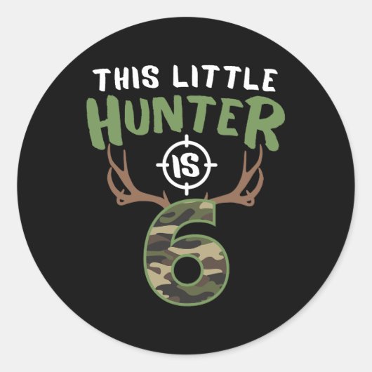 Little Hunter is 6 Verjaardagsjongens 6e Verjaarda Ronde Sticker (Voorkant)