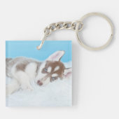 Little Husky Puppy Laying on a Blanket Sleutelhanger (Achterkant)
