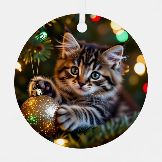Little Kitten on Christmas Tree Personalized Metalen Ornament (Voorkant)
