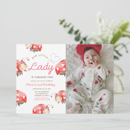 Little Lady Verjaardag Party Fotouitnodiging Kaart (Staand voorkant)