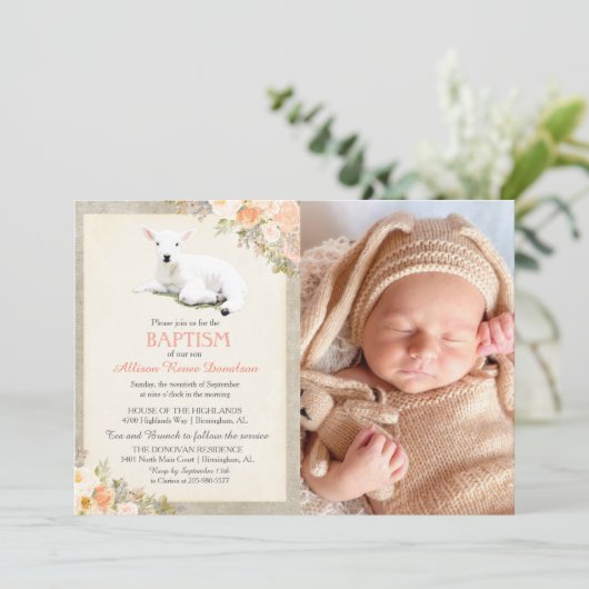 Little Lamb Baptism Bloemen Foto Uitnodiging (Staand voorkant)