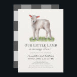 Little Lamb Kids Birthday Invitation Kaart<br><div class="desc">Deze schattige seksneutrale "kleine lammetje draait om x" verjaardagsuitnodiging is voorzien van een klein lammetje op een roomwitte achtergrond. De achterkant heeft een witte achtergrond met zwarte buffels/gingham check/plaid patronen. Pas het aan uw behoeften aan. In mijn winkel kun je passende producten vinden.</div>