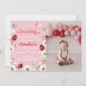 Little Love Bug Daisy Floral Birthday Photo Invite Bedankkaart (Voorkant)