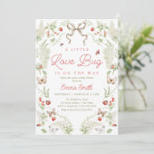 Little Love Bug Floral Bow Baby Shower Invitation Kaart (Staand voorkant)