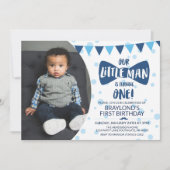 Little Man Blue Bow Stropdas Photo Invitation Kaart (Voorkant)