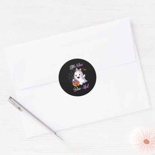 Little Miss Boo-tiful Funny Schattige Halloween Ko Ronde Sticker (Envelop)