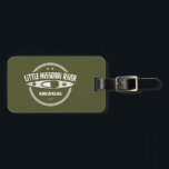 Little Missouri River Arkansas Kayaking Bagagelabel<br><div class="desc">De kleine Missouri-rivier begint in het western Arkansas ten zuidoosten van Mena en stroomt vrij door het Ouachita-gebergte en de schilderachtig gebieden van het Ouachita National Forest,  met inbegrip van de Herfsten van Little Missouri en de recreatiegebieden van Albert Pike.</div>