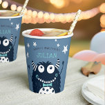 Little Monster Personalized Kids Birthday Party Papieren Bekers<br><div class="desc">Deze schattige monster-papierbekertjes zijn ontworpen om te passen aan de uitnodigingen en accessoires van onze verjaardagspartij Little Monster. Ze zijn voorzien van een dapper-monster dat een turkooisboeg-stropdas op een blauwe achtergrond toont. Personaliseer u met een aangepast bericht en de naam van het verjaardagsjongetje in blauw en kalkgroen schrift.</div>