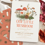 Little Mushroom Herfst Herfst Kids Verjaardag Kaart<br><div class="desc">Deze grillige "onze kleine paddestoel" herfst / herfst genderneutrale kind verjaardagsuitnodiging beschikt over paddenstoelen,  een paar bijen,  en herfst gebladerte. De achterkant heeft een rode achtergrond met paddenstoelenpatroon. Personaliseer het voor uw behoeften. Je kunt bijpassende producten vinden in mijn winkel.</div>
