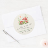 Little Mushroom staat op Way Frog Baby shower Ronde Sticker (Envelop)
