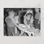 Little Nurse, 1943 Briefkaart (Voorkant)