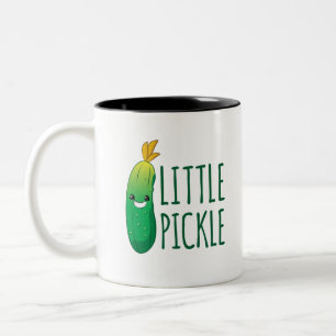 Little Pickle Cute Green Pickle Wearing Sunbril Tweekleurige Koffiemok