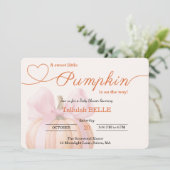 Little Pumpkin Baby shower Invitation – Roze strik Kaart (Staand voorkant)