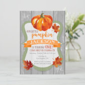 Little Pumpkin Boy's Herfst Verjaardag Uitnodiging (Staand voorkant)