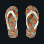 Little Punkin Pumpkin Autumn Gift Oranje Pumpkins Kinder Teenslippers<br><div class="desc">Het fluitontwerp van de lip is voorzien van een originele markeringsillustratie van een oranje oogstpompoen, met LITTLE PUNKIN' in een leuk lettertype. Geweldig voor je kleine. Zie je niet wat je zoekt? Hulp nodig bij aanpassingen? Klik op "Vraag deze ontwerper" om iets te hebben dat alleen voor u is ontworpen....</div>