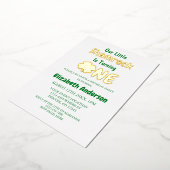 Little Shamrock 1st Birthday Folie Uitnodiging (Gedraaid)