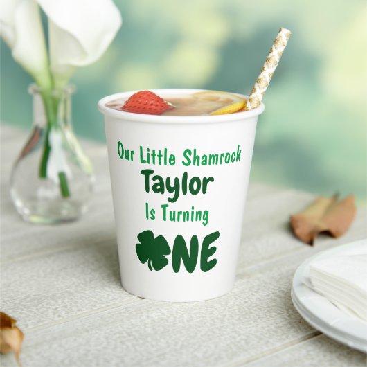 Little Shamrock 1st Birthday Papieren Bekers (Insitu)