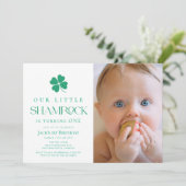 Little Shamrock Modern Boy Photo 1st Birthday Kaart (Staand voorkant)