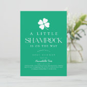 Little Shamrock Modern Green Baby Shower Kaart (Staand voorkant)