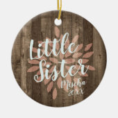 Little Sister Personalized Baby Girl Woodgrain Keramisch Ornament (Voorkant)