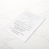 Little Snowflake 2e verjaardag Folie Uitnodiging (Gedraaid)